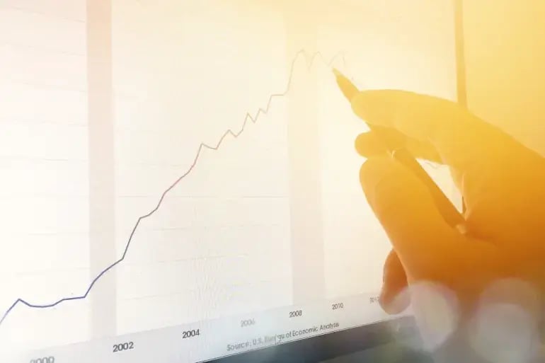 innovation-visual-revops-transformations-tracing-analytics-data-line-with-pen