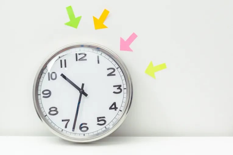 Innovation-Visual-Clock-With-Arrows
