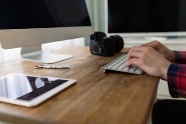 close-up-picture-of-home-workstation