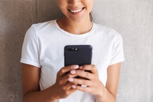 smiling-woman-using-phone