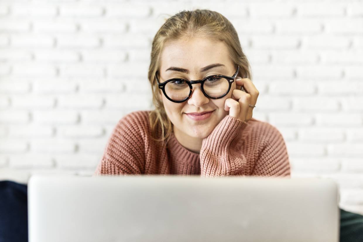 woman reading helpful content on laptop